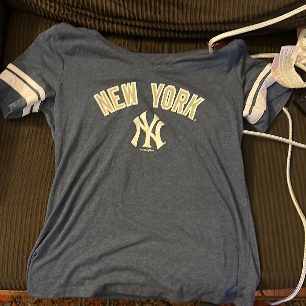 Yankee V Neck Shirt Large Size